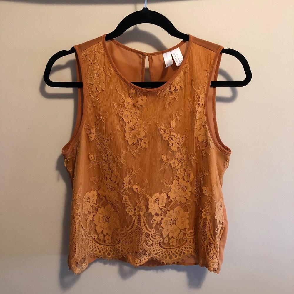 ✨FREE WITH PURCHASE✨Forever 21 Lace Top